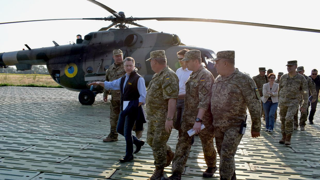 Спецпредставитель США по Украине Курт Волкер на Донбассе