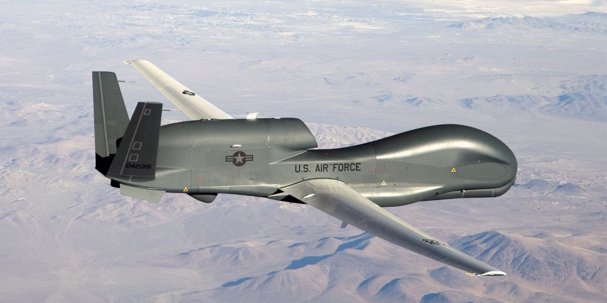 Американский стратегический разведывательный БПЛА RQ-4 Global Hawk