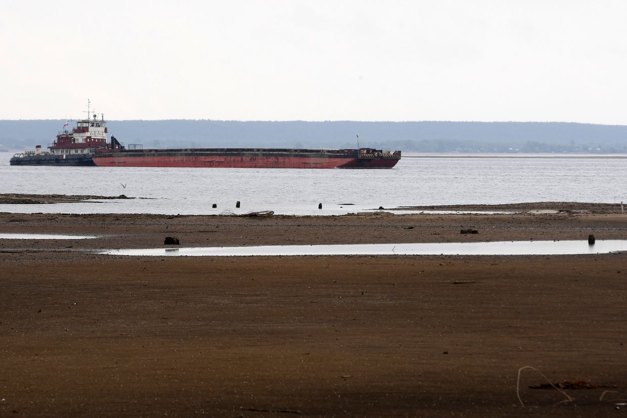 Понижение уровня воды в Волге