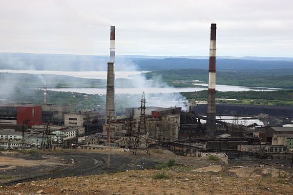 Горно-металлургический комбинат «Печенганикель» в городе Никель, Мурманская область