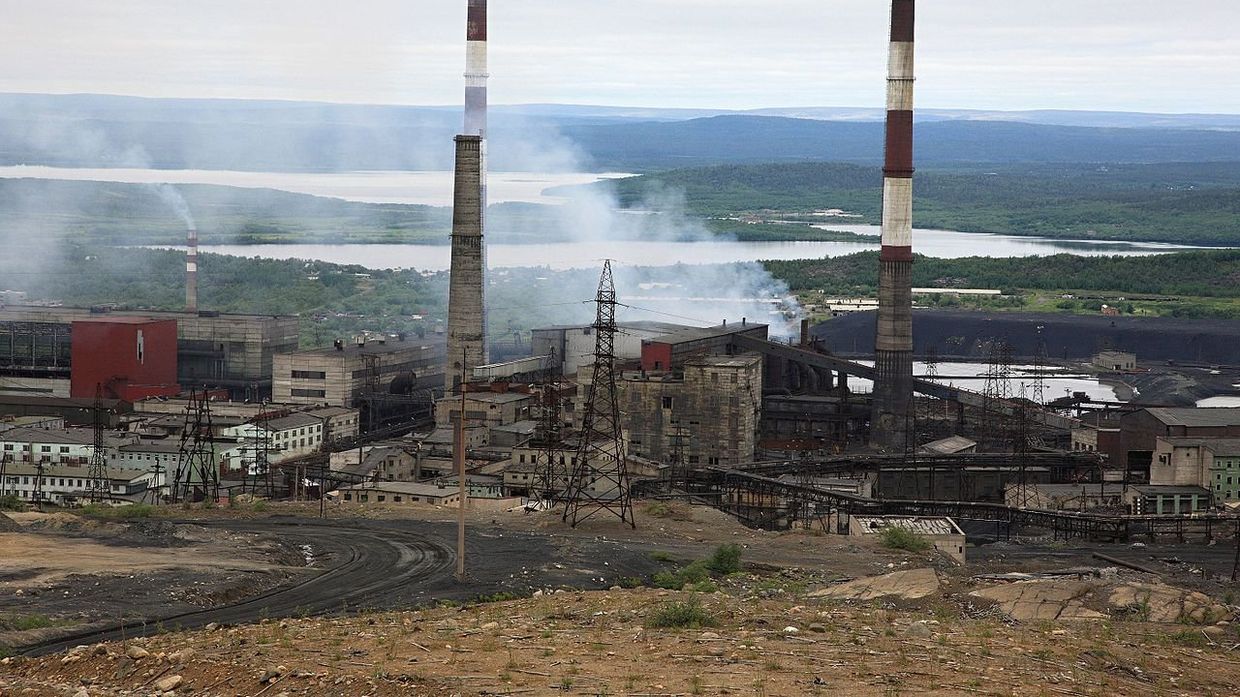 Горно-металлургический комбинат «Печенганикель» в городе Никель, Мурманская область