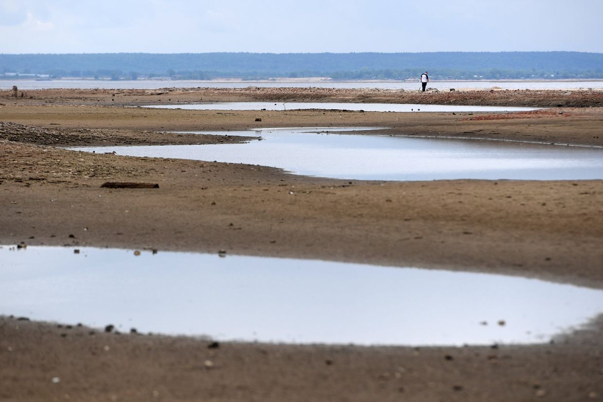 Понижение уровня воды в Волге