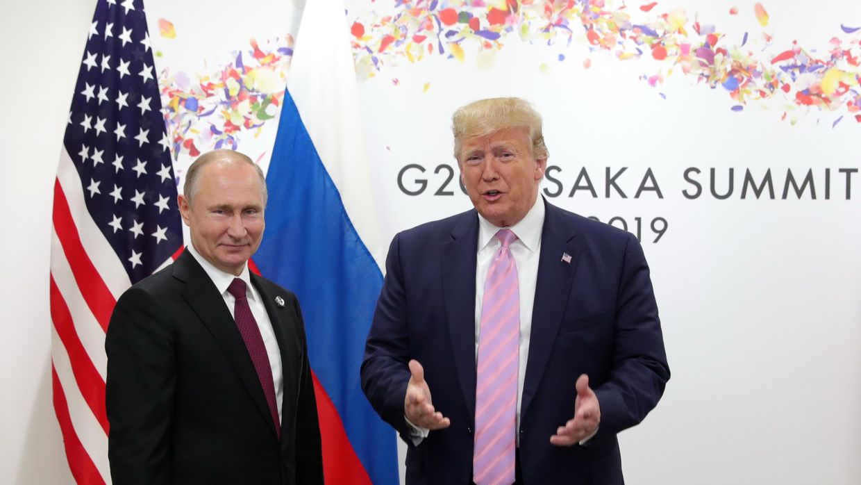 Президент РФ Владимир Путин и президент США Дональд Трамп во время встречи на полях саммита Группы двадцати в Осаке 28 июня 2019 года