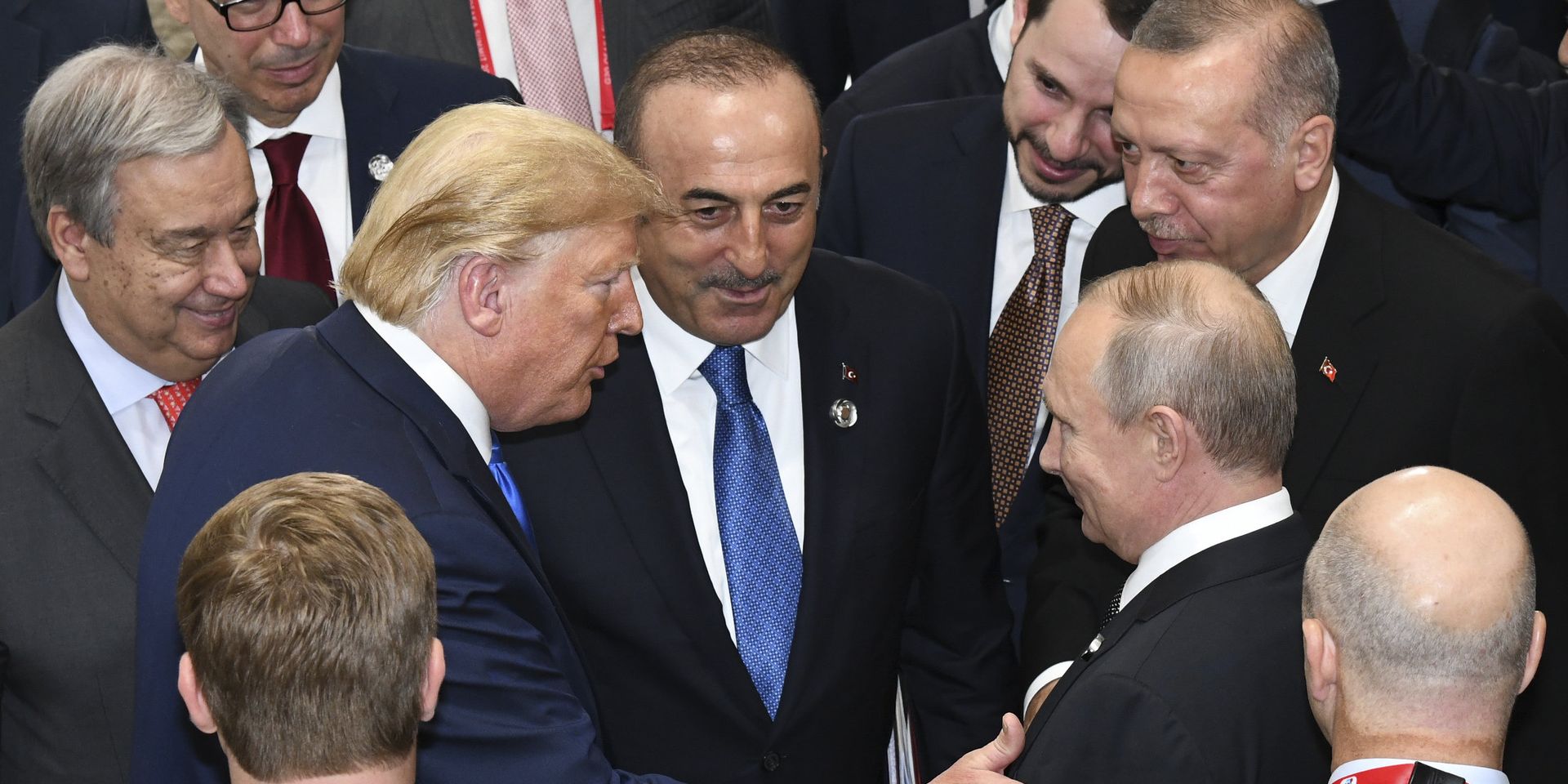 Президент США Дональд Трамп беседует с президентом России Владимиром Путиным во время заключительного заседания саммита лидеров G20 в Осаке, Япония - ИноСМИ, 1920, 18.05.2025