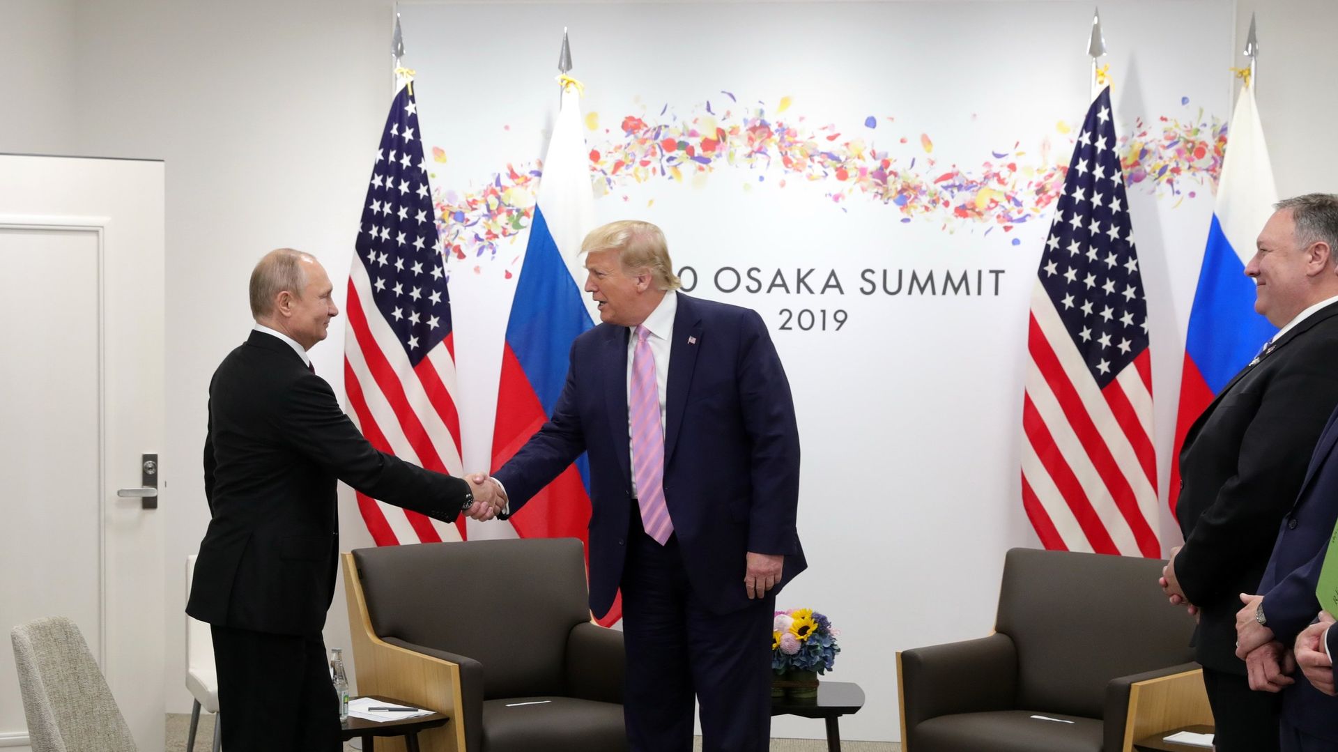 Президент РФ Владимир Путин и президент США Дональд Трамп во время встречи на полях саммита G20 в Осаке 28 июня 2019 года - ИноСМИ, 1920, 18.06.2023