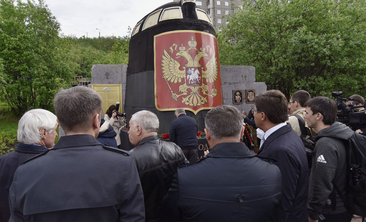 Траурные мероприятия в память о погибших моряках-подводниках