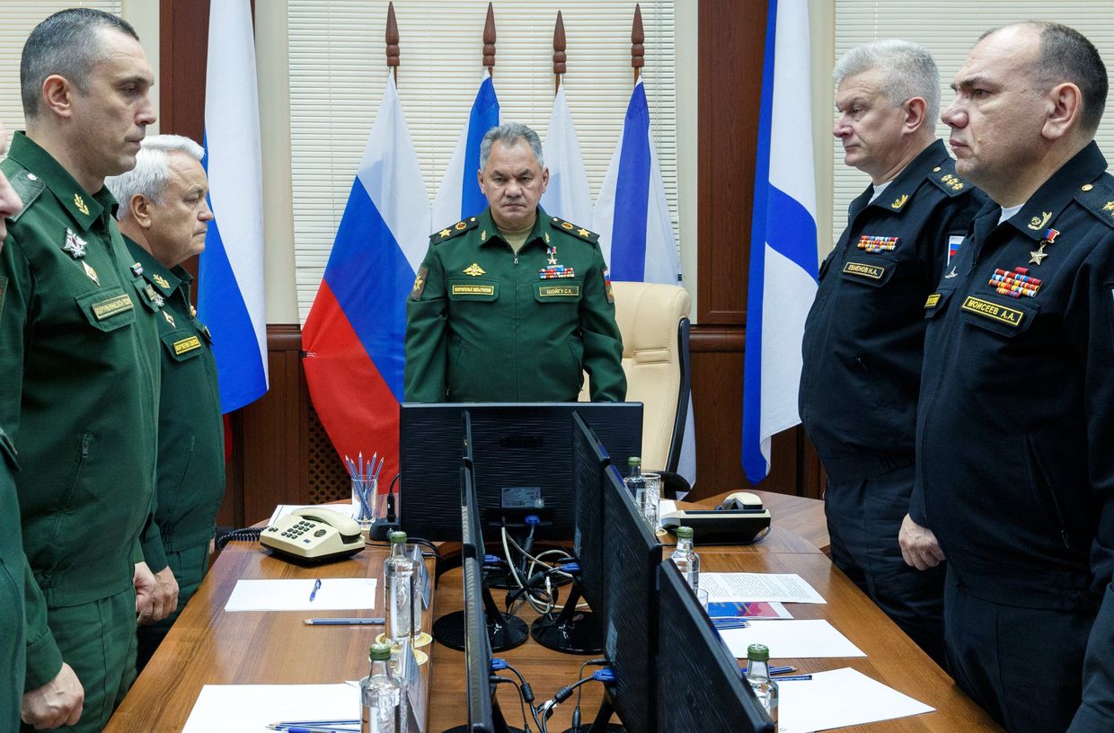 Министр обороны РФ С. Шойгу прибыл в Североморск Министр обороны РФ С. Шойгу прибыл в Североморск
