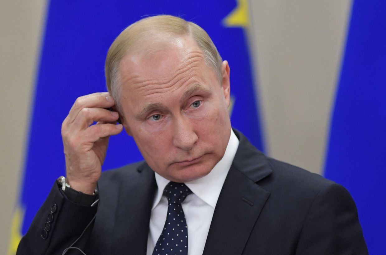 Президент РФ Владимир Путин на пресс-конференции по итогам встречи с федеральным канцлером ФРГ Ангелой Меркель в Сочи.
