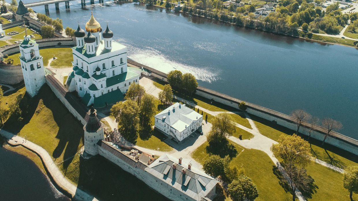 Псковский Кремль и Свято-Троицкий кафедральный собор в Пскове