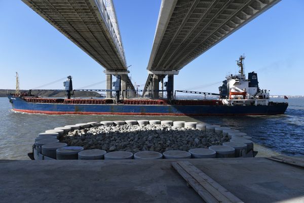 Строительство железнодорожной части Крымского моста