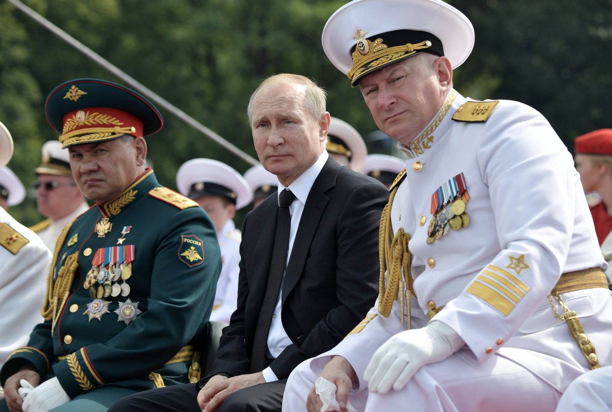 Президент РФ В. Путин принял участие в праздновании Дня ВМФ РФ в Санкт-Петербурге