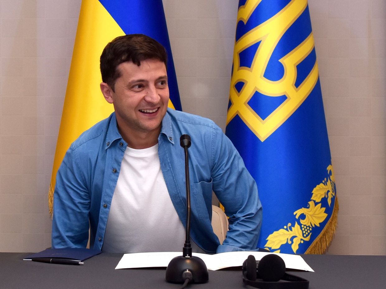 Президент Украины В. Зеленский посетил школу депутатов  партии Слуга народа