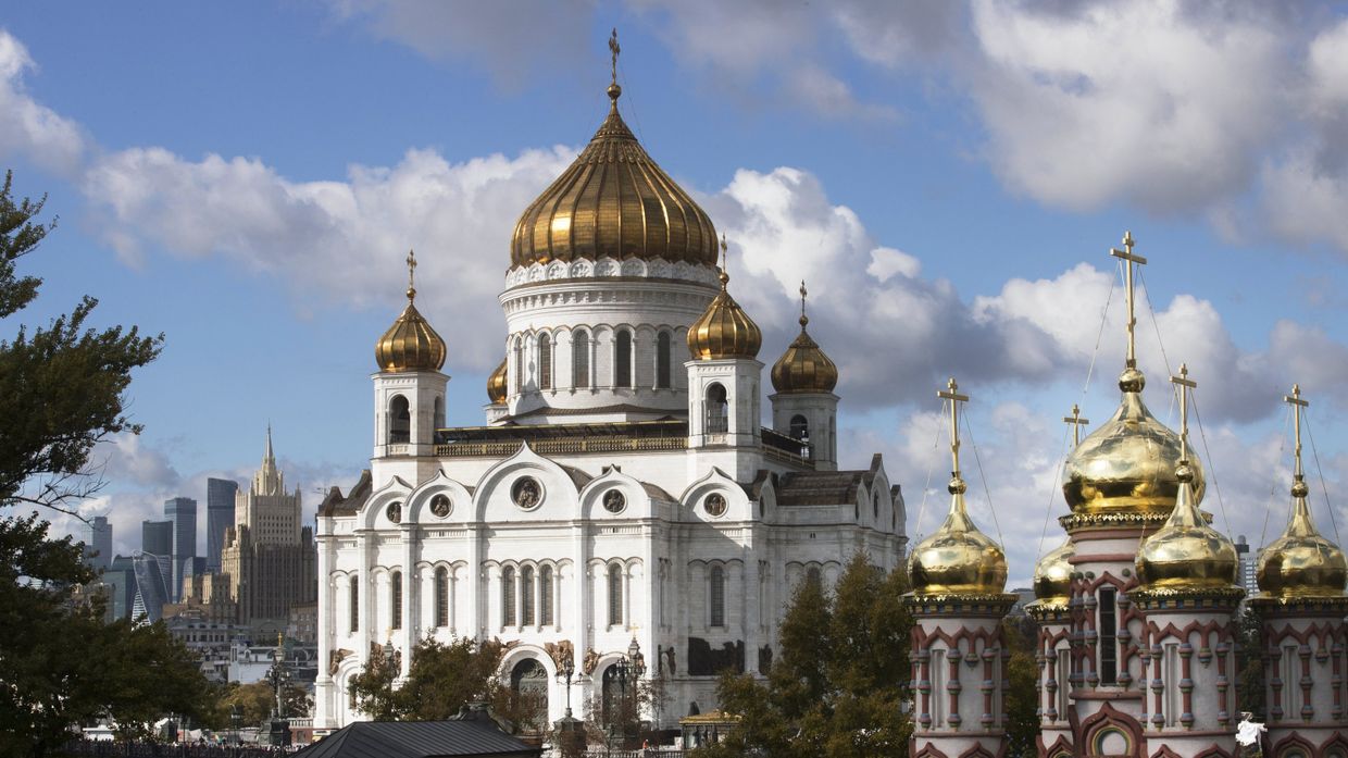 Храм Христа Спасителя (в центре) и храм Николая Чудотворца на Берсеневке в Москве Храм Христа Спасителя (в центре) и храм Николая Чудотворца на Берсеневке в Москве