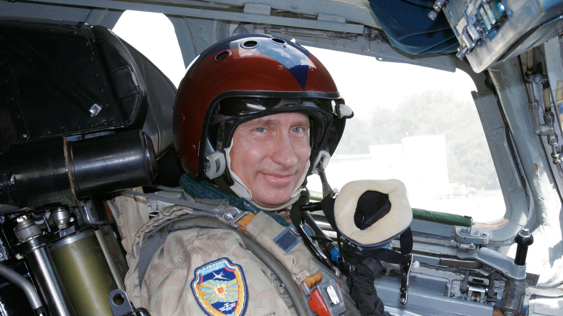 Президент России Владимир Путин в кабине стратегического бомбардировщика Ту-160 Павел Таран - ИноСМИ, 1920, 23.08.2024