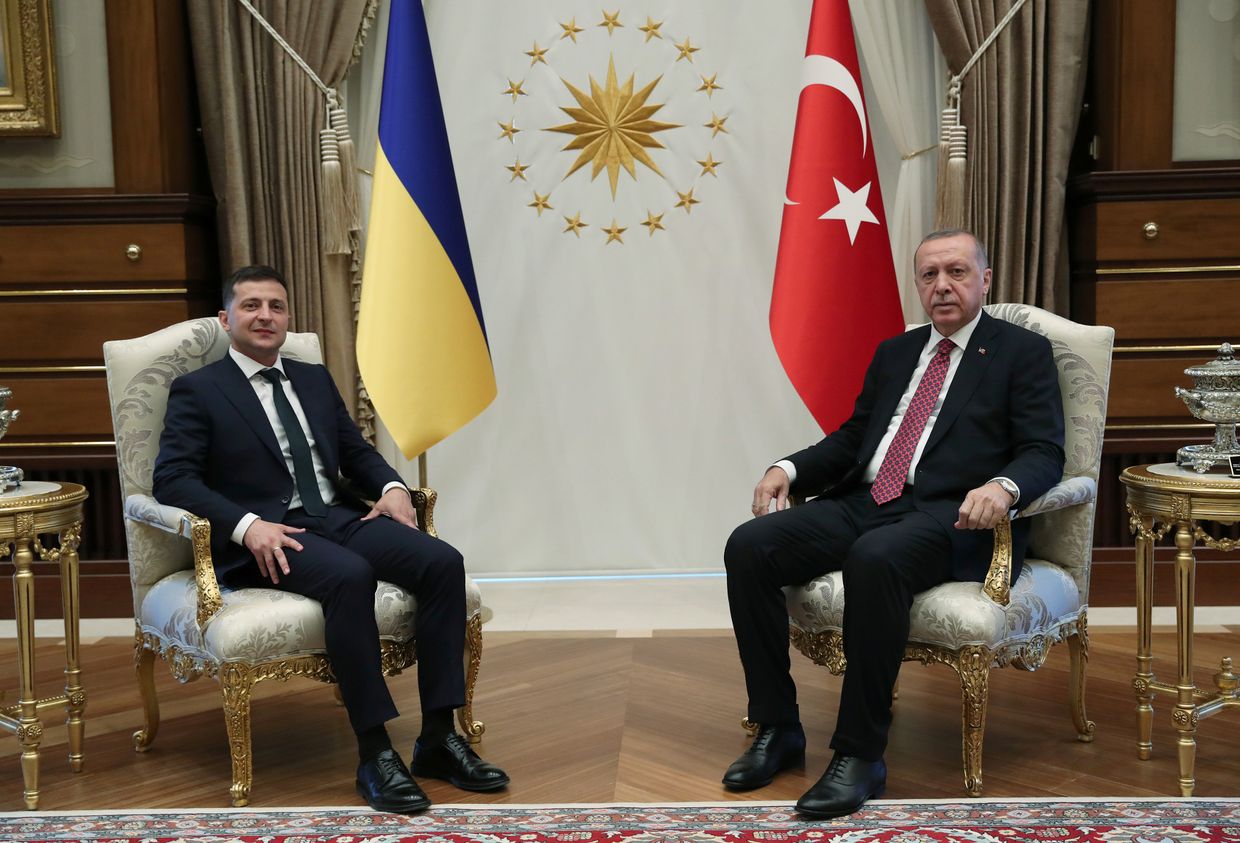 Президент Турции Реджеп Тайип Эрдоган и президент Украины Владимир Зеленский во время встречи в Анкаре