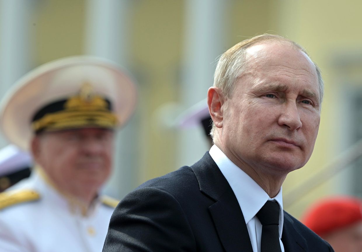 Президент РФ В. Путин принял участие в праздновании Дня ВМФ РФ в Санкт-Петербурге