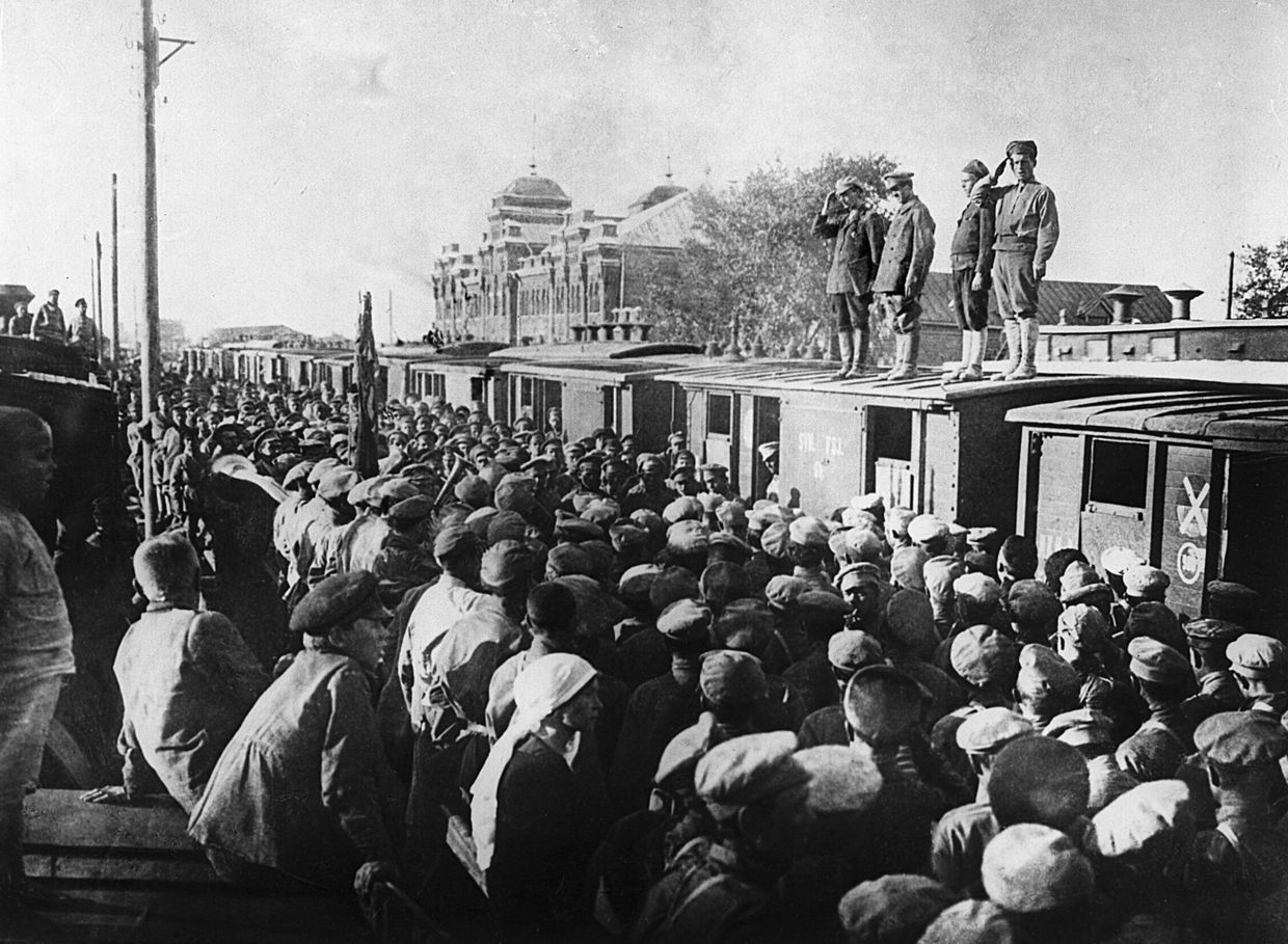 Торжественные проводы бойцов Красной Армии на польский фронт. Август 1920 г.