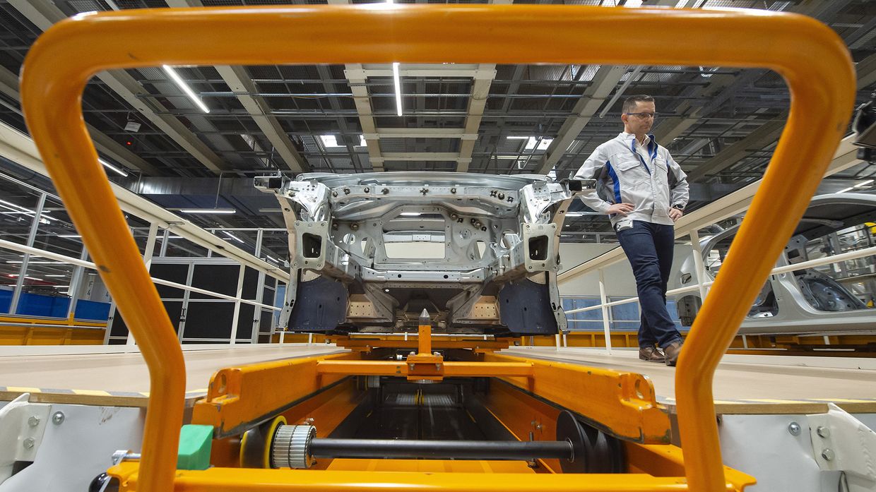 Производство автомобилей Volkswagen на заводе в Цвиккау