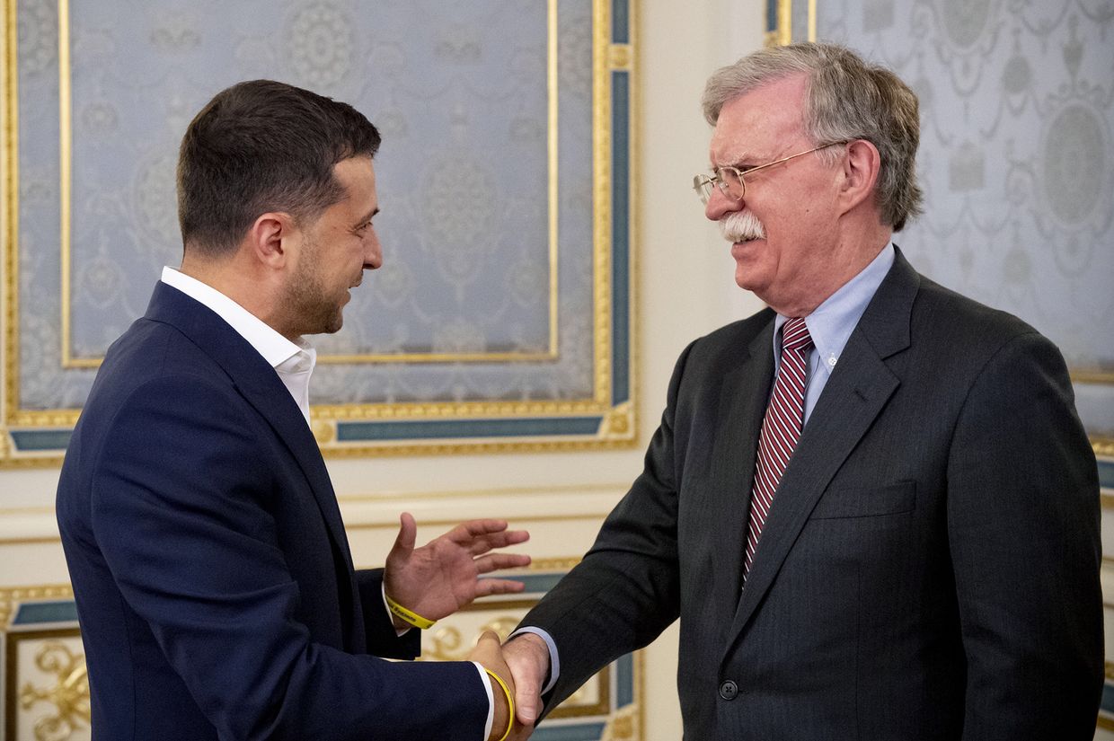 Советник по национальной безопасности США Джон Болтон и президент Украины Владимир Зеленский во время встречи в Киеве