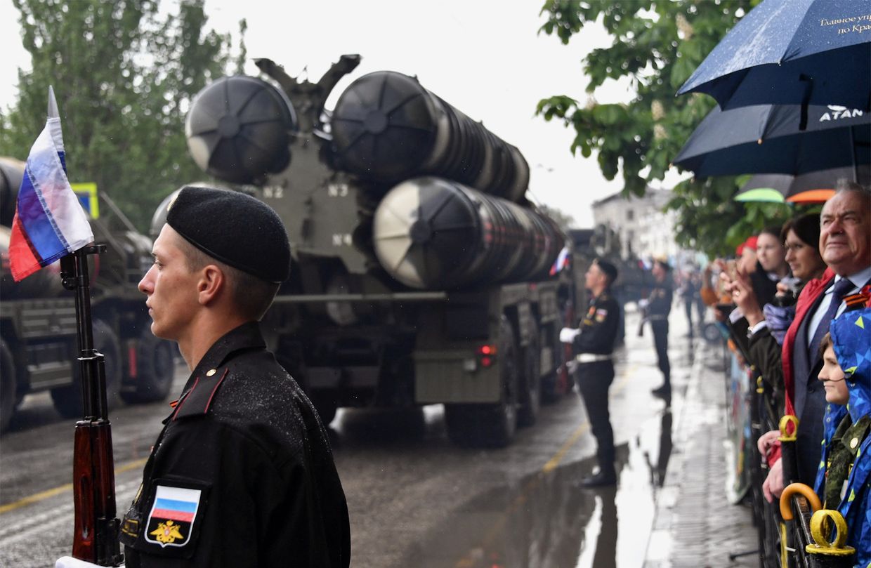 Транспортно-пусковые установки зенитного ракетного комплекса С-400 Триумф во время военного парада