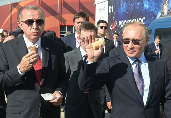Президент РФ В. Путин и президент Турции Р. Т. Эрдоган посетили авиасалон МАКС 2019