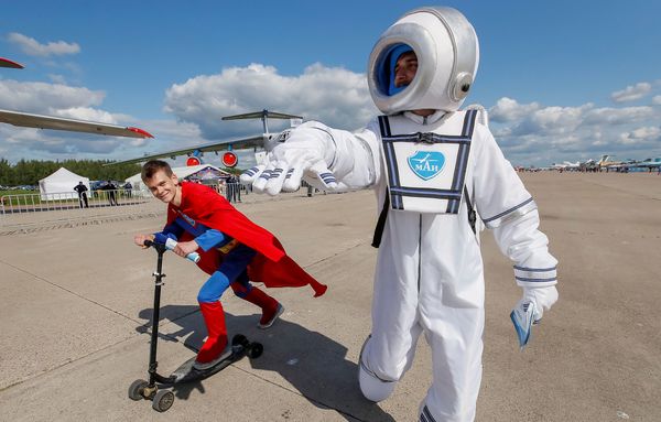 Промоутеры на авиасалоне МАКС-2019