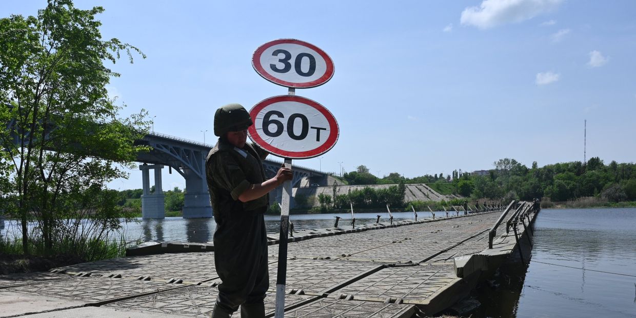 Возведение понтонной переправы через реку Северский Донец
