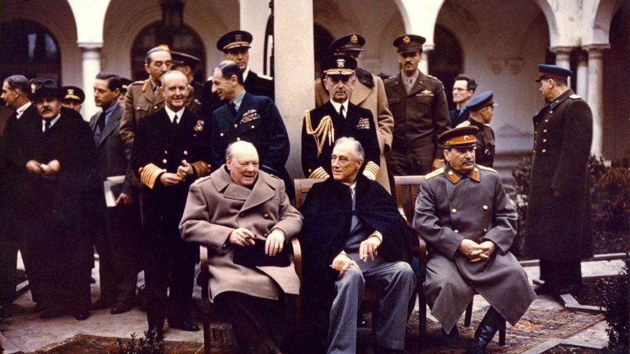 Черчилль, Рузвельт и Сталин у Ливадийского дворца. Февраль 1945 г.