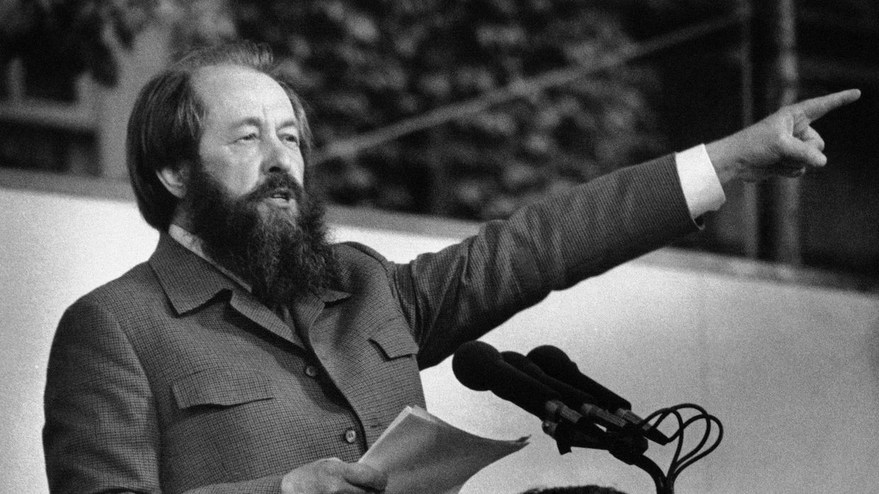 Писатель Александр Солженицын