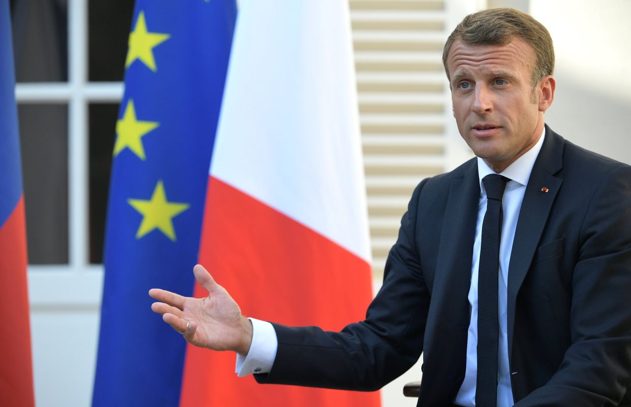 19 августа 2019. Президент Франции Эммануэль Макрон на встрече с президентом РФ Владимиром Путиным в резиденции президента Франции Форт Брегансон.