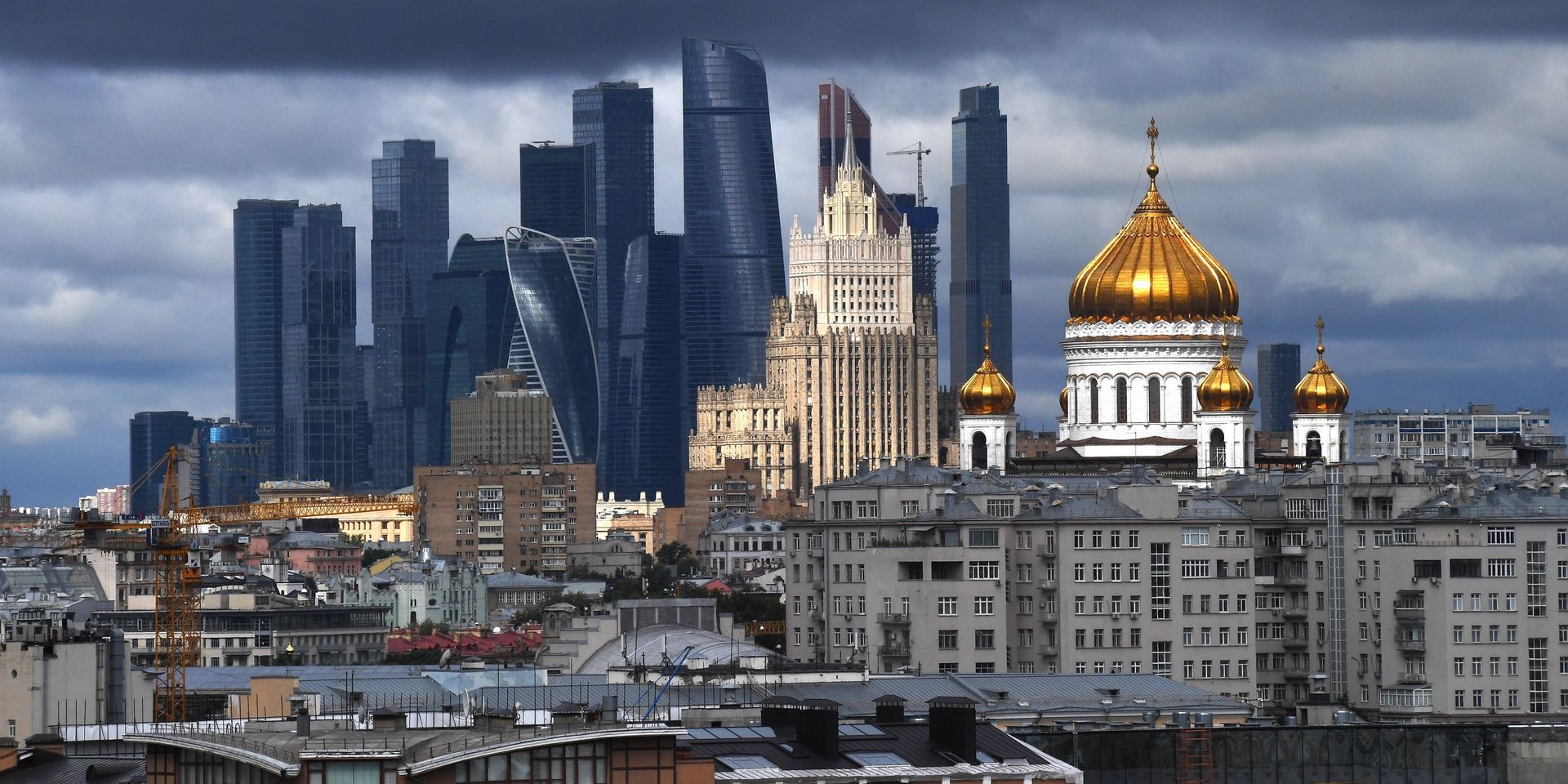 Вид на небоскребы делового центра Москва-сити и Храм Христа Спасителя в Москве - ИноСМИ, 1920, 01.05.2024