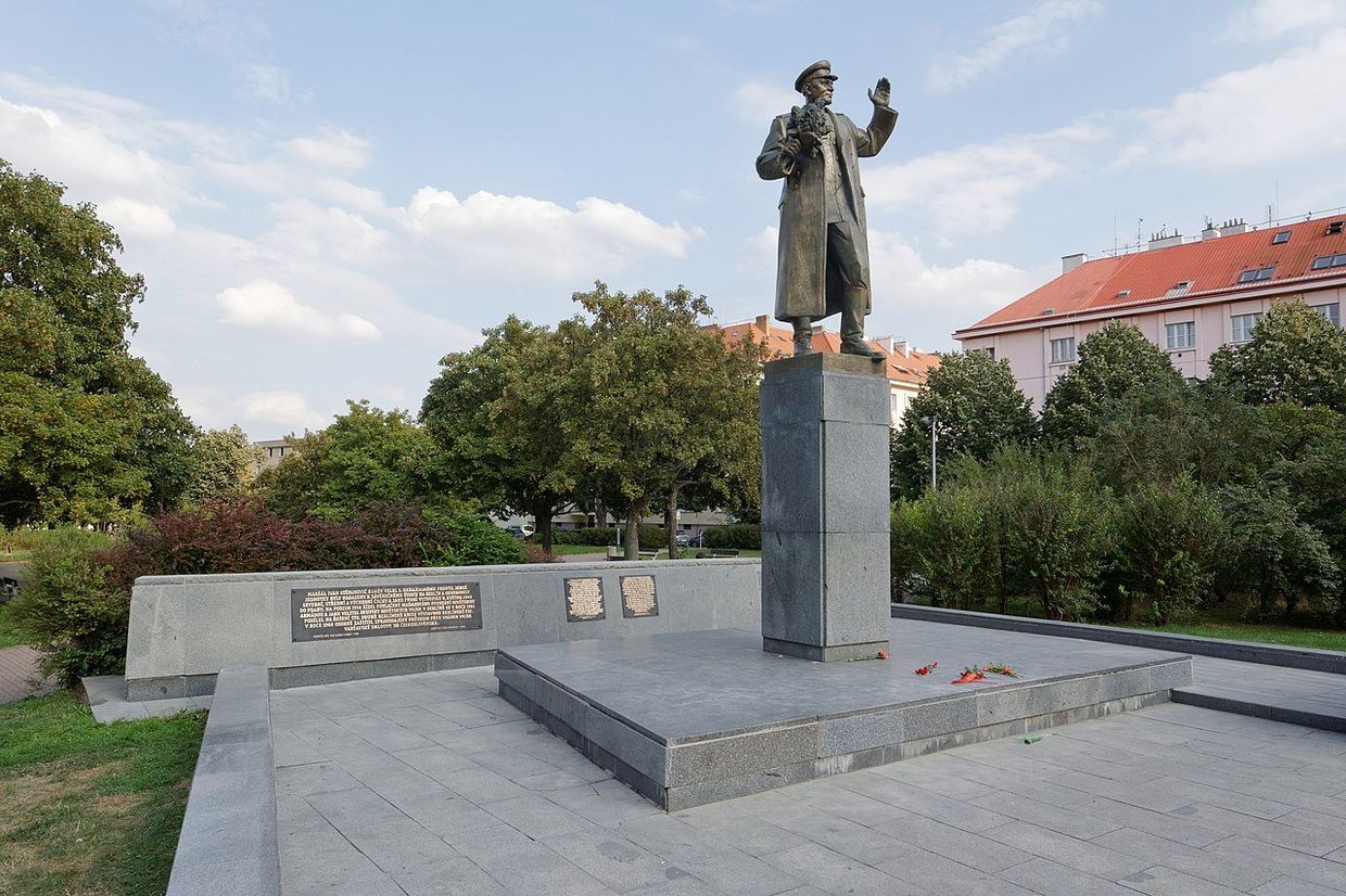 Памятник маршалу Коневу в Праге
