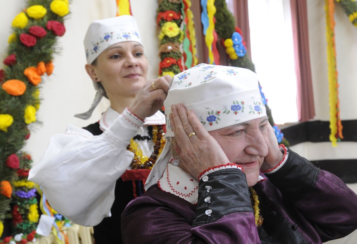 Женщины в деревне Збойна, Польша