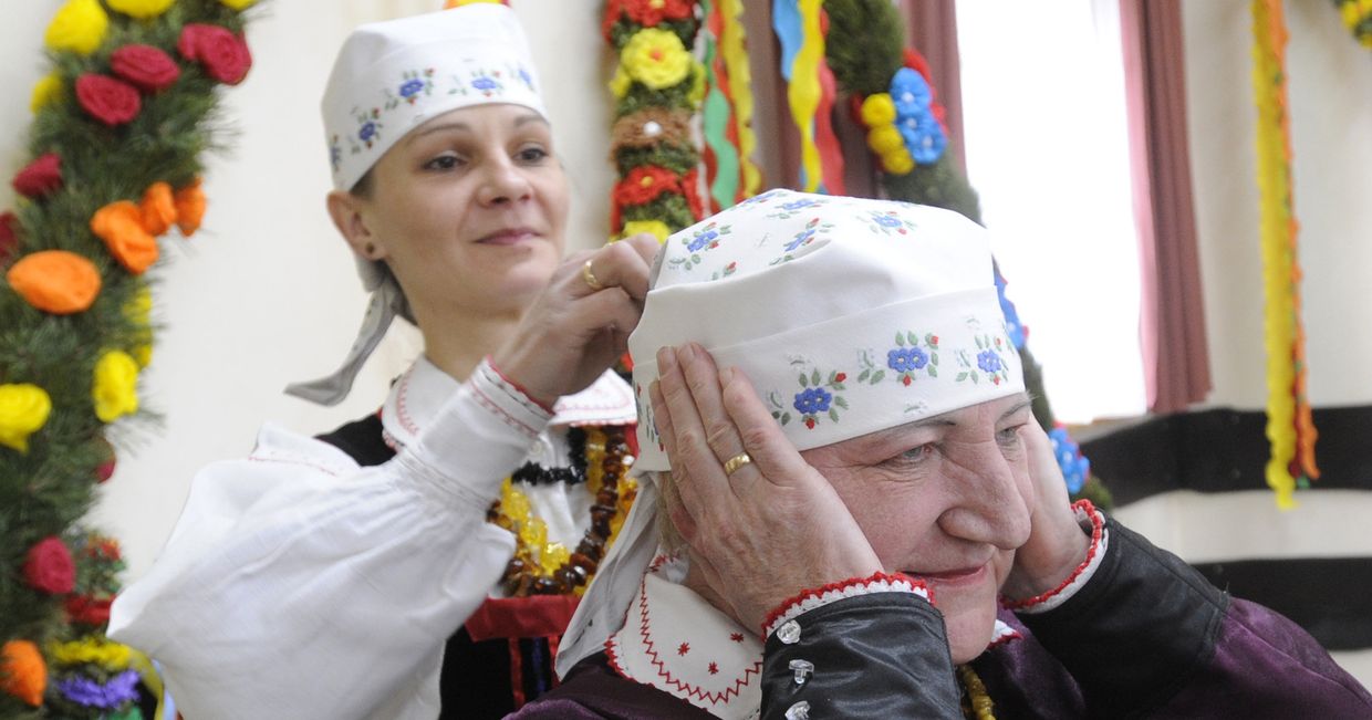 Женщины в деревне Збойна, Польша