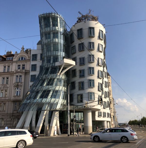 Танцующий дом
