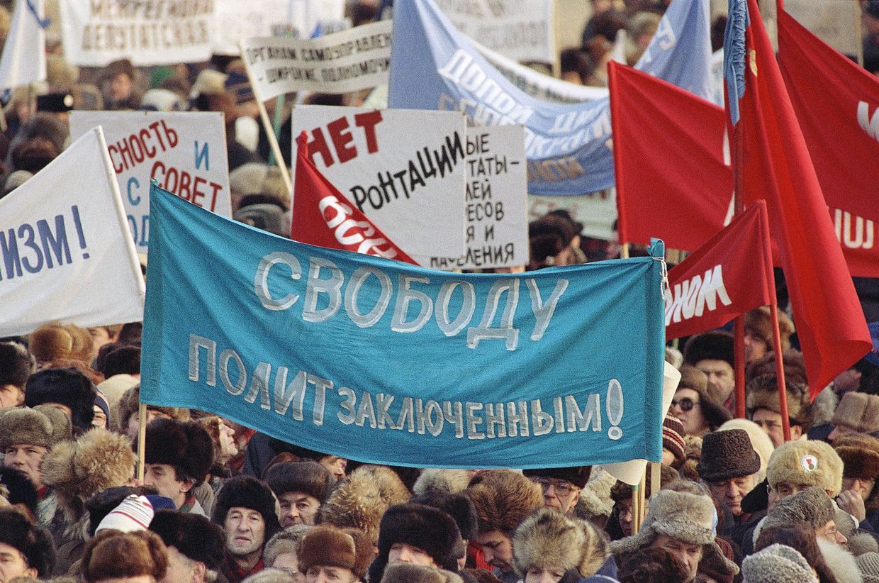 Участники митинга в Москве 10 декабря 1989 года
