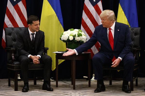 Президент Дональд Трамп встретился с Владимиром Зеленским в отеле InterContinental Barclay во время Генеральной Ассамблеи ООН 25 сентября 2019 года