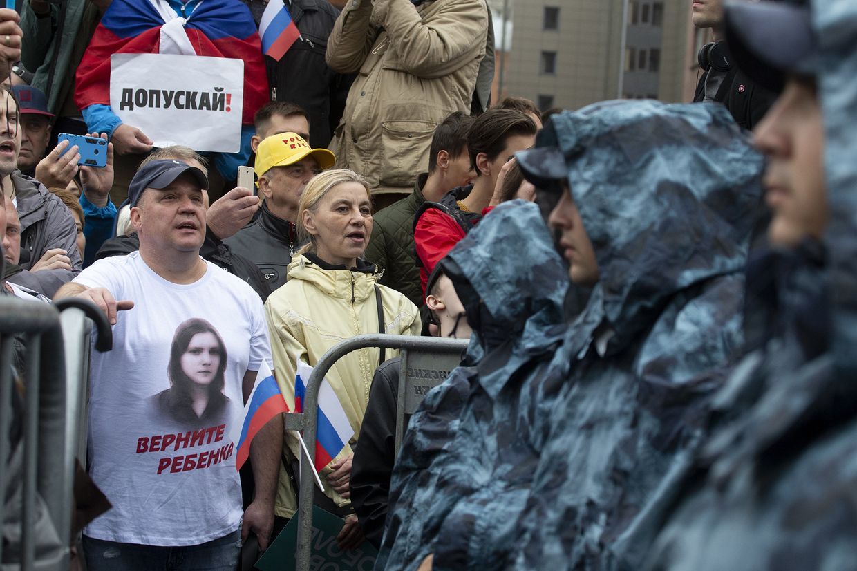 Участники акции протеста в Москве