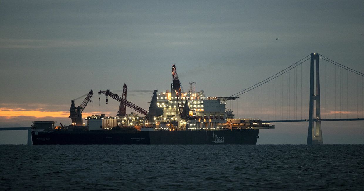 Судно-трубоукладчик Pioneering Spirit у Берегов Дании Судно-трубоукладчик Pioneering Spirit у Берегов Дании