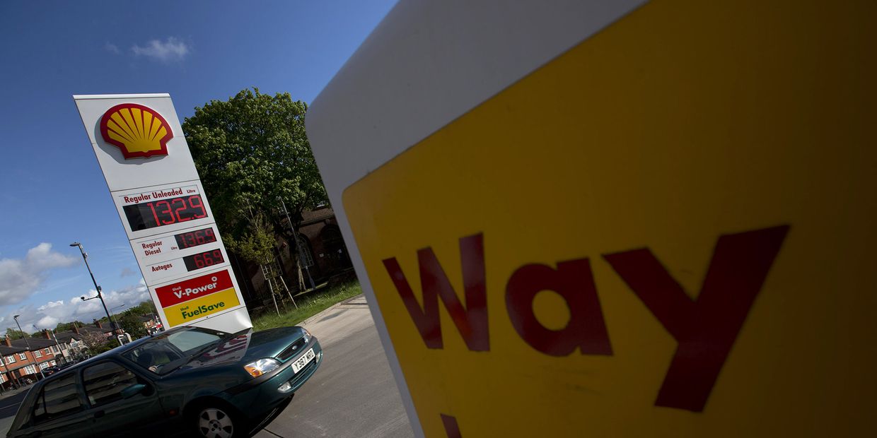 Автомобиль на заправочной станции Shell в Манчестере
