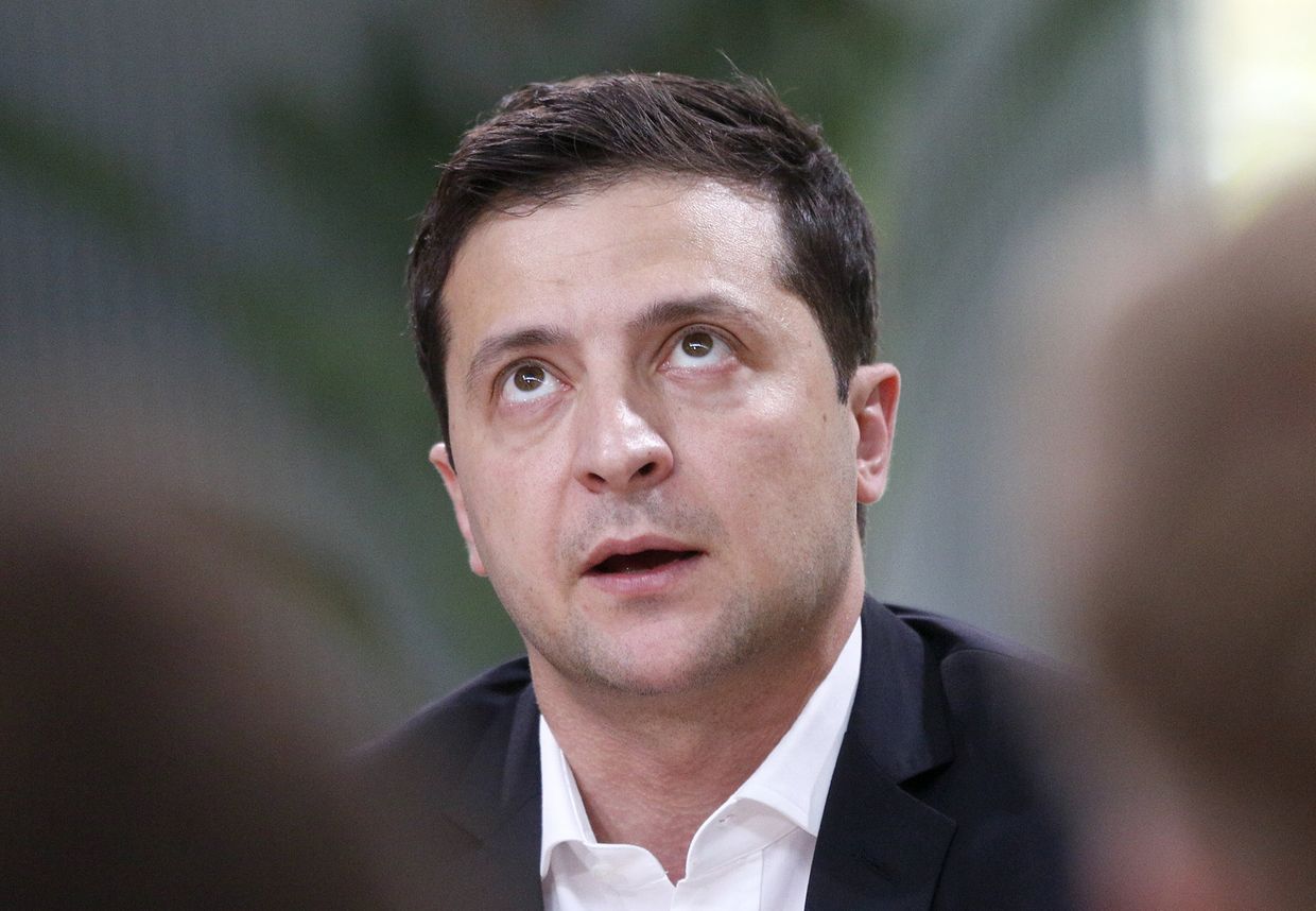 Президент Украины Владимир Зеленский общается с журналистами в Киеве