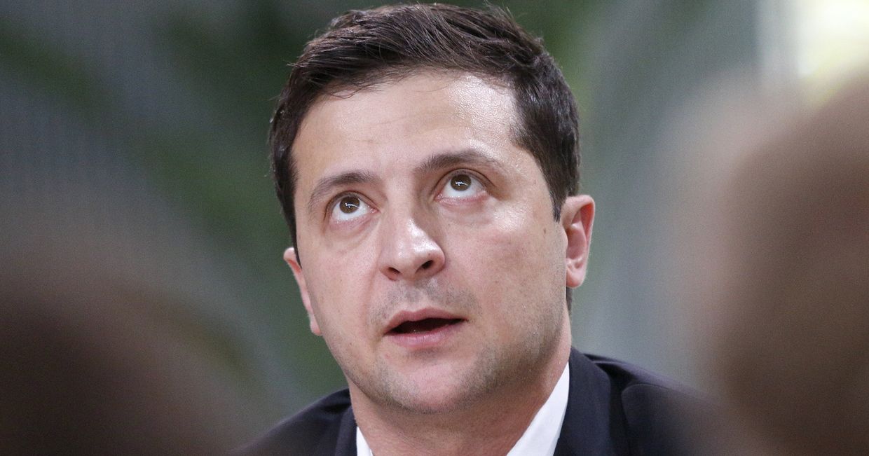 Президент Украины Владимир Зеленский общается с журналистами в Киеве