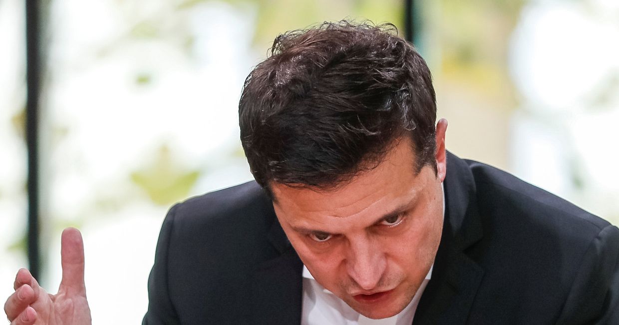 Президент Украины Владимир Зеленский общается с журналистами в Киеве