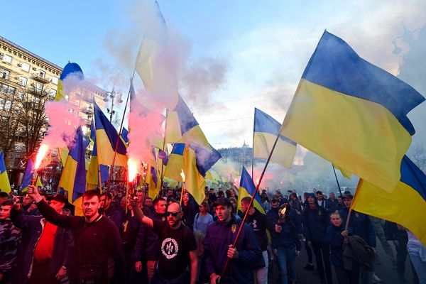 Участники митинга против согласования Киевом «формулы Штайнмайера»