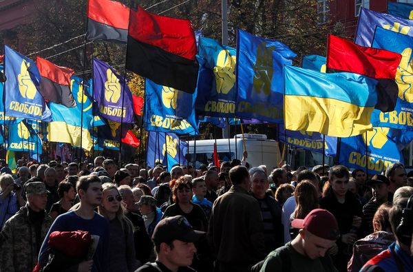Участники митинга против согласования Киевом «формулы Штайнмайера»