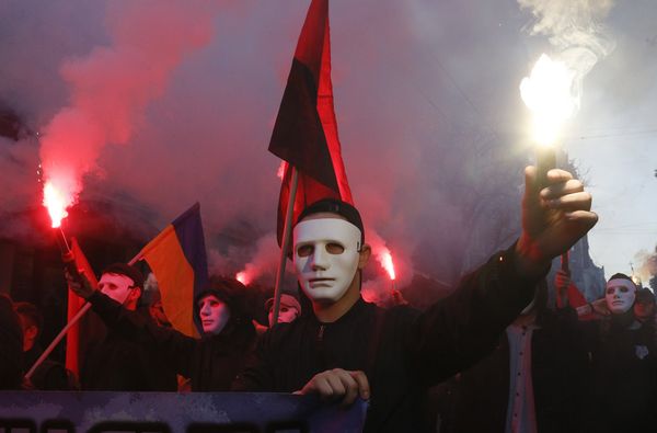 Участники митинга против согласования Киевом «формулы Штайнмайера»