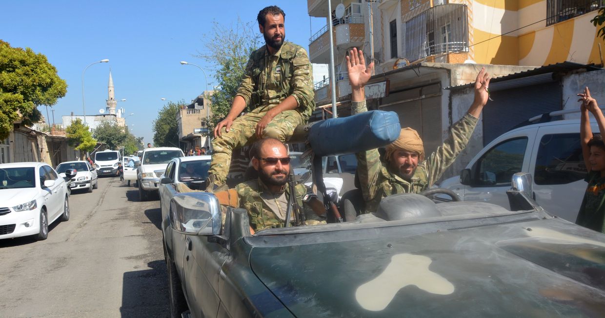 Бойцы Свободной Сирийской армии в районе Акчакале на турецко-сирийской границе