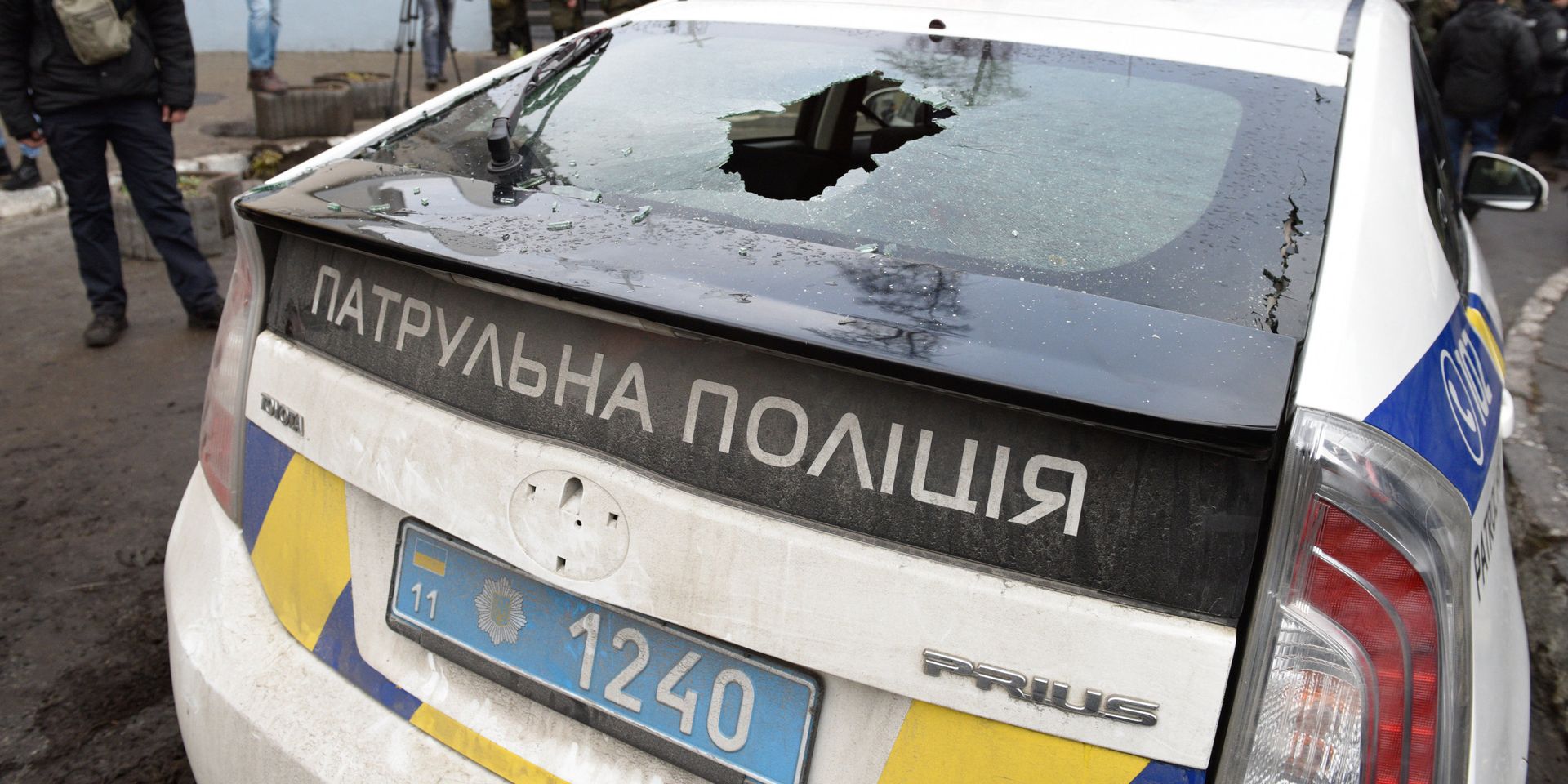 Автомобиль полиции Украины с разбитым задним стеклом в центре Киева - ИноСМИ, 1920, 24.09.2020