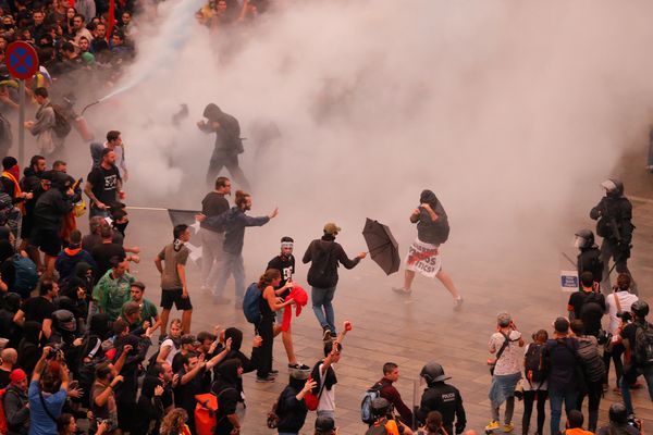 Участники протестов в Барселоне