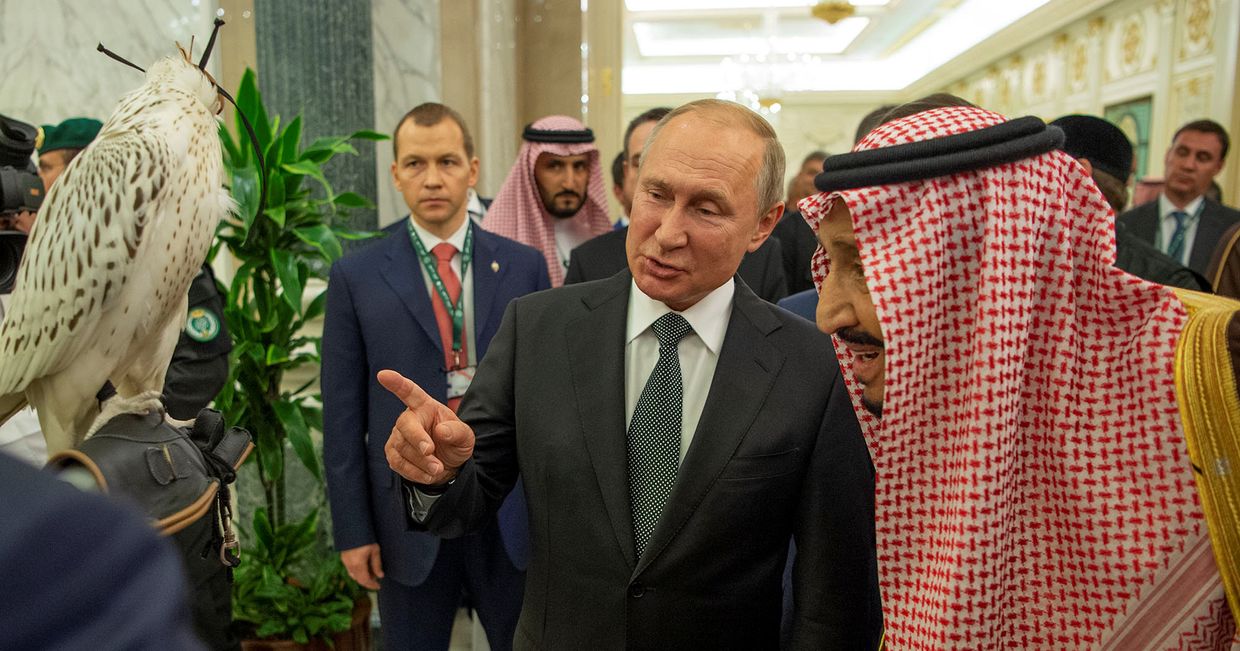 Президент РФ Владимир Путин и король Саудовской Аравии Сальман бен Абдель Азиз аль Сауд